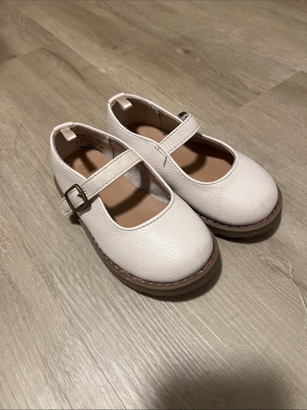 Old Navy Cream/Tan Girls Mary Jane Shoes with Buckle